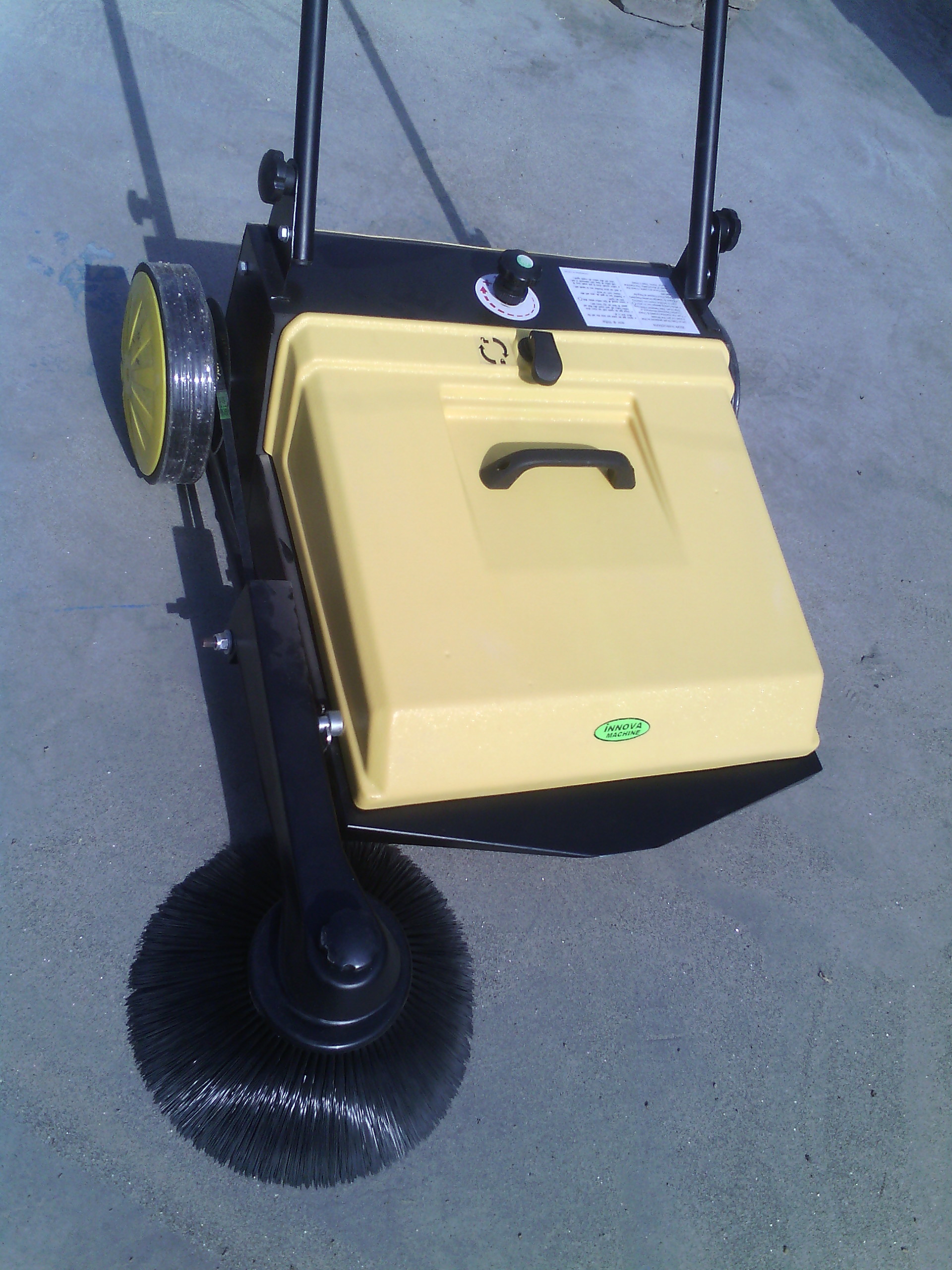 Manual Floor Sweeper - Steel Ms, 795x7605x465 Mm | 35 Ltr Tank Capacity, 1500 M2/hr Cleaning Speed, Easy To Maneuver With Adjustable Brushes