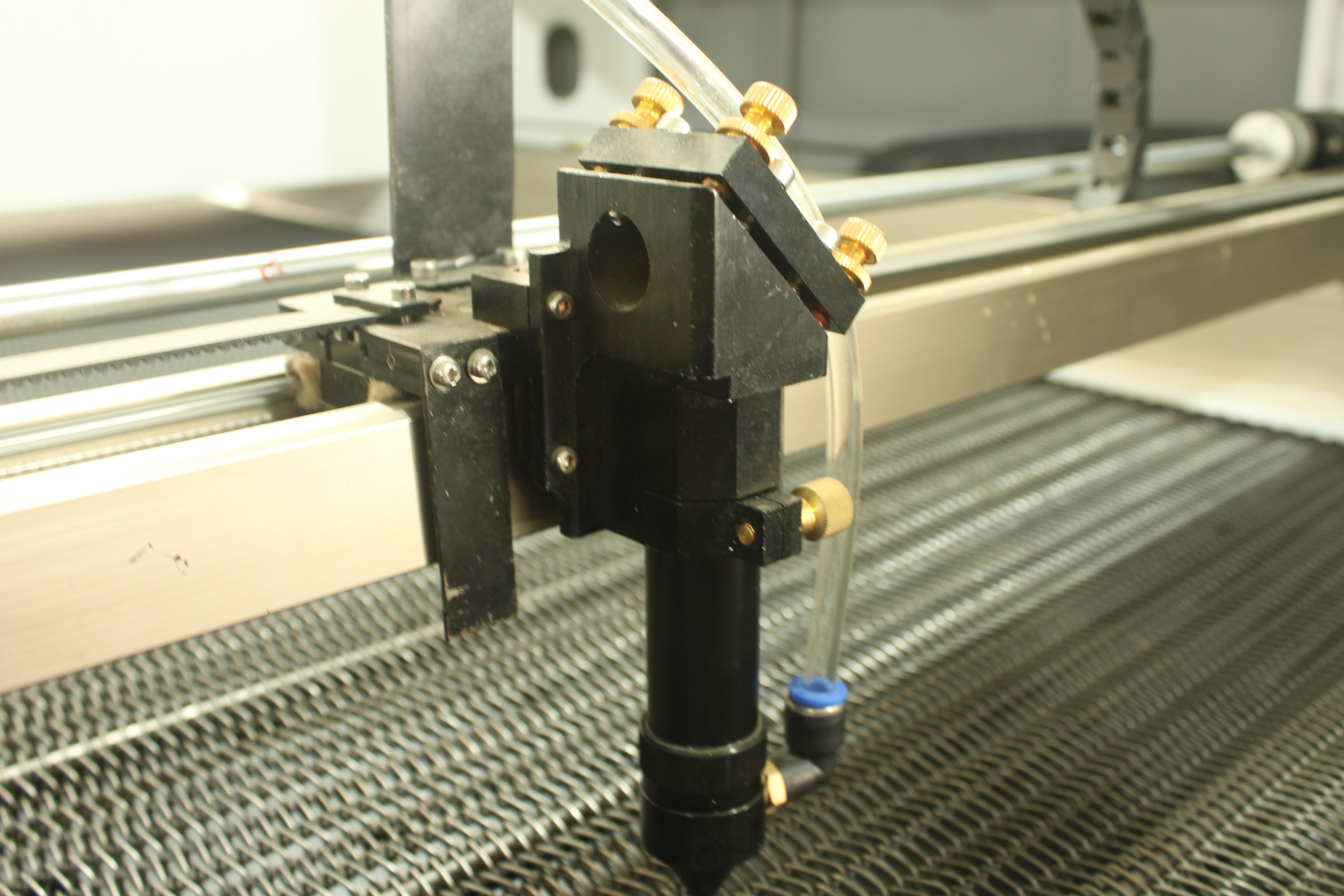 Automatic Laser Cutting Machine With Digital System