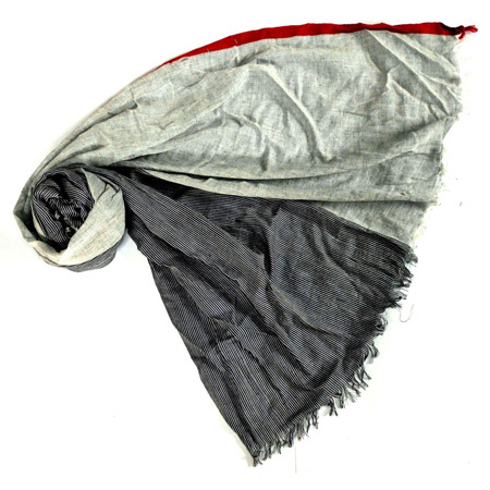 महिलाओं का हाथ से बुना हुआ स्कार्फ