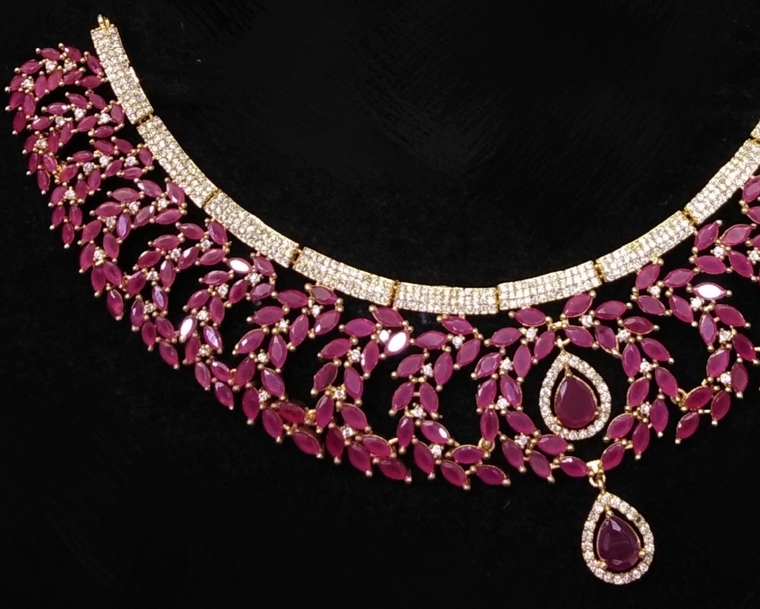 Red & White Imitation Necklace