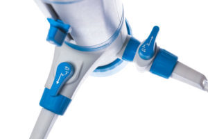 Microlit Beatus - Plastic Construction, 360 Degree Adapter, White And Blue | Springless Valve, Easyknob, Flexinozzle, Recirculation Valve, Iso 8655 Calibration, High Precision Liquid Handling