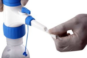 Microlit Beatus - Plastic Construction, 360 Degree Adapter, White And Blue | Springless Valve, Easyknob, Flexinozzle, Recirculation Valve, Iso 8655 Calibration, High Precision Liquid Handling