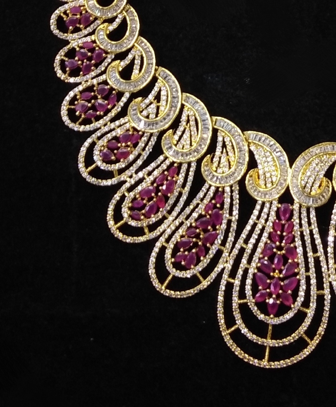 Red & White Imitation Necklace