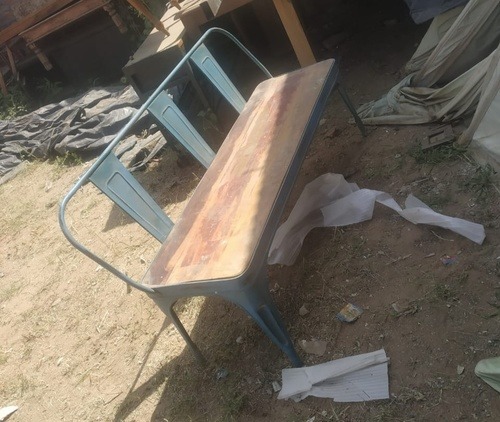 रेस्तरां बेंच