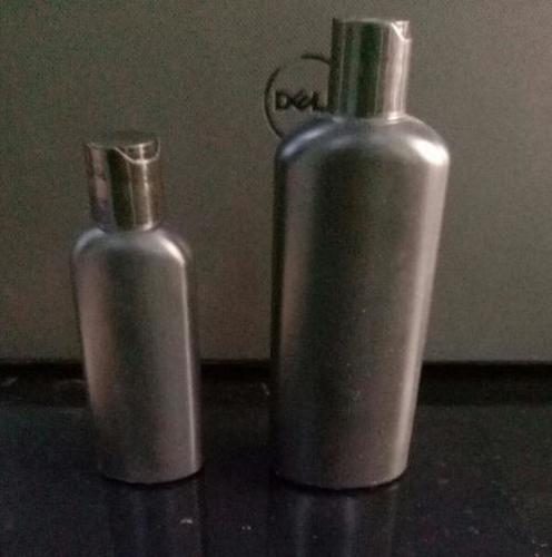 ब्लैक शैम्पू बोतल
