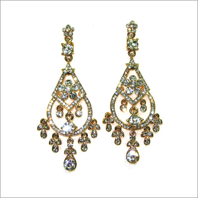 क्रिस्टल स्टोन जड़े हुए झुमके