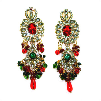 कुंदन में लंबी बाली