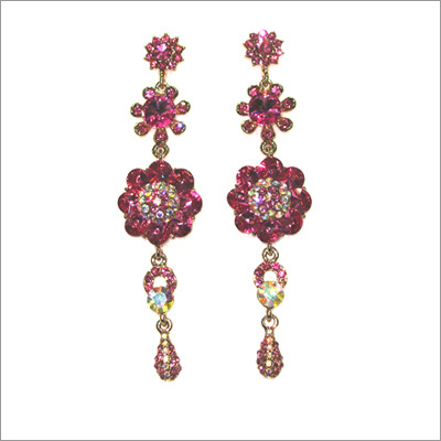 क्रिस्टल जड़ी फूल की बालियां