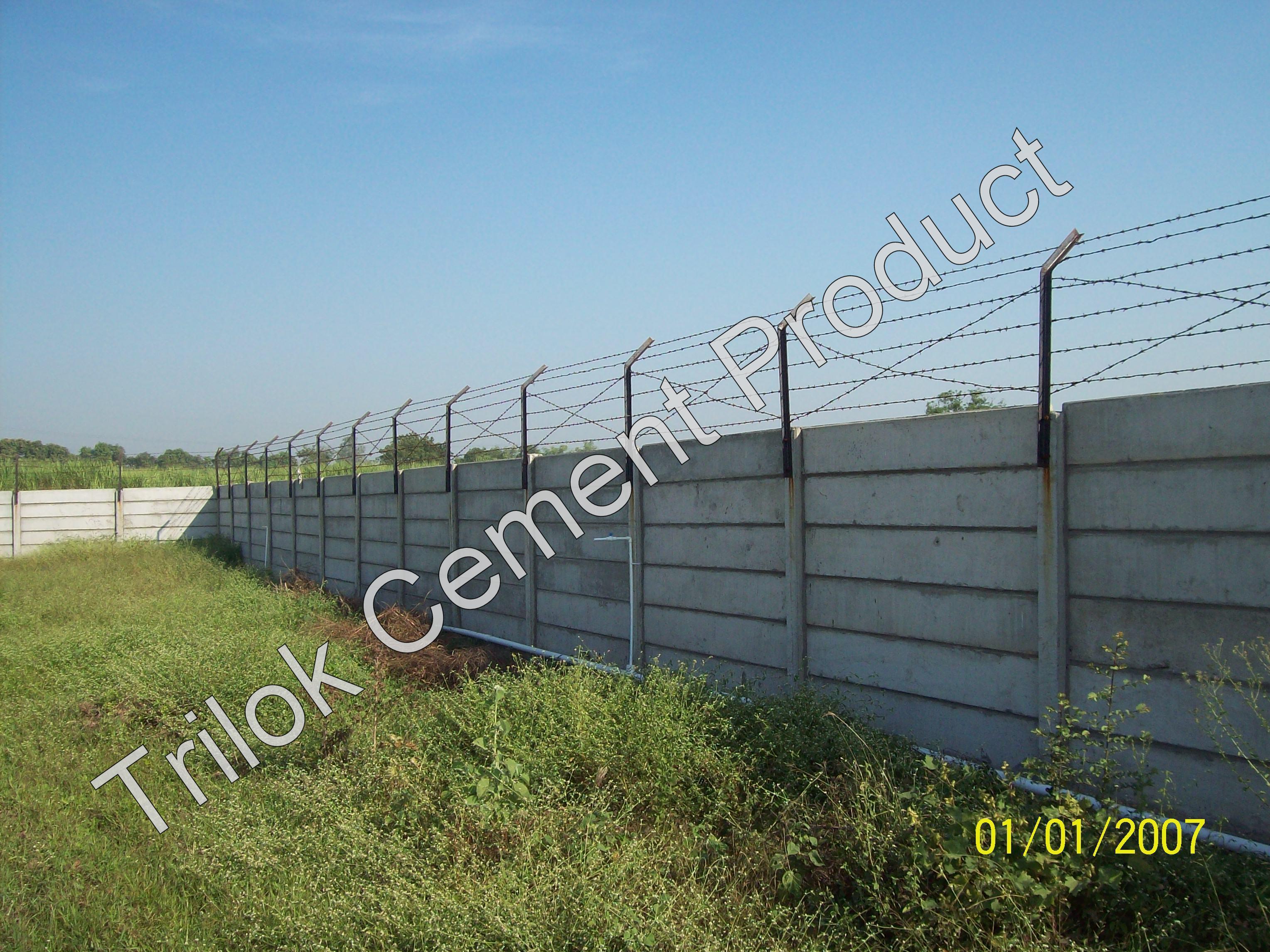 Rcc Pre Cast Pre Stressed Compound Wall - Custom Size Panels & Columns | Eco-friendly Cement And Sand Material, Painted Finish For Boundary Integrity
