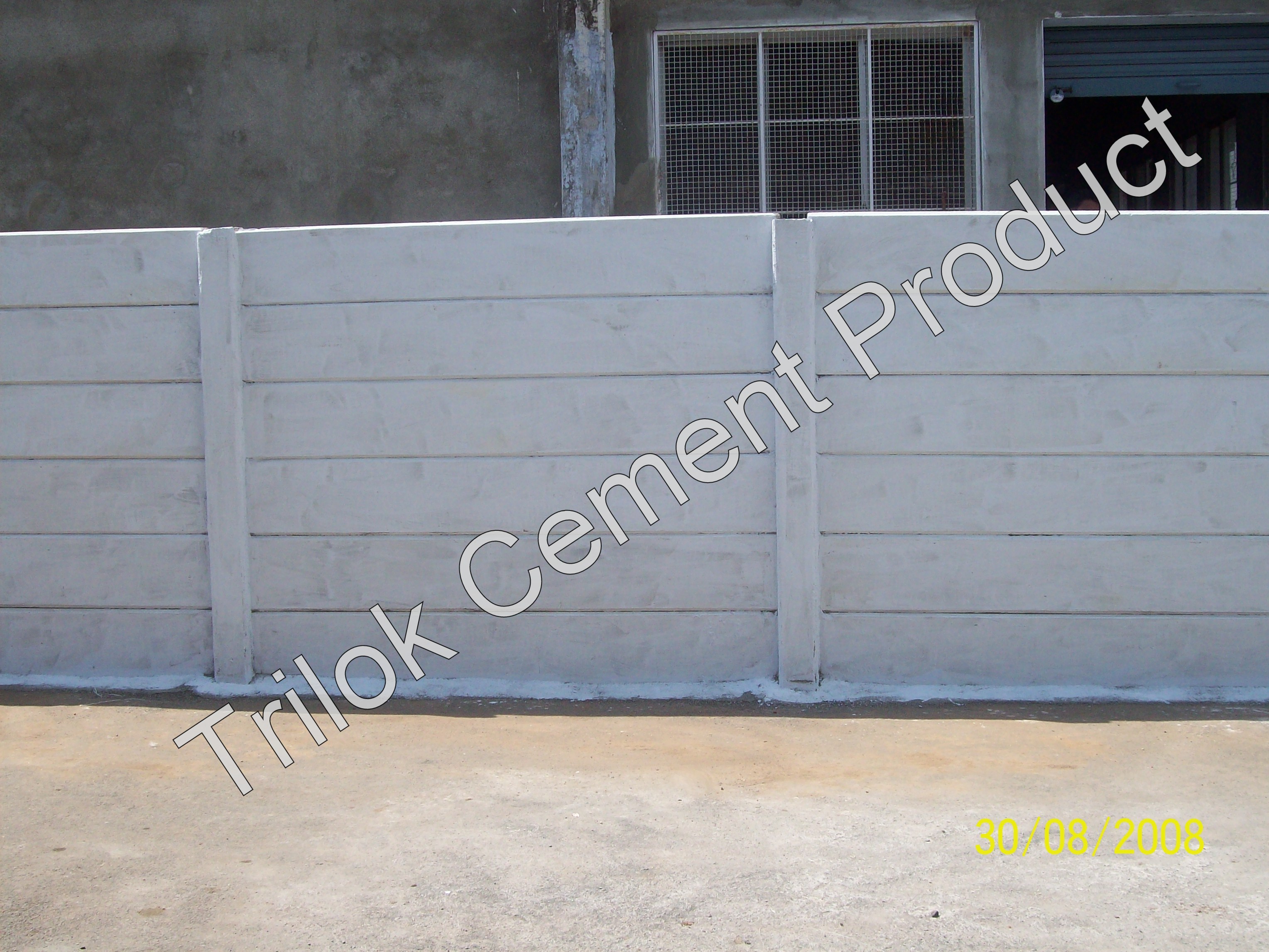 Rcc Pre Cast Pre Stressed Compound Wall - Custom Size Panels & Columns | Eco-friendly Cement And Sand Material, Painted Finish For Boundary Integrity