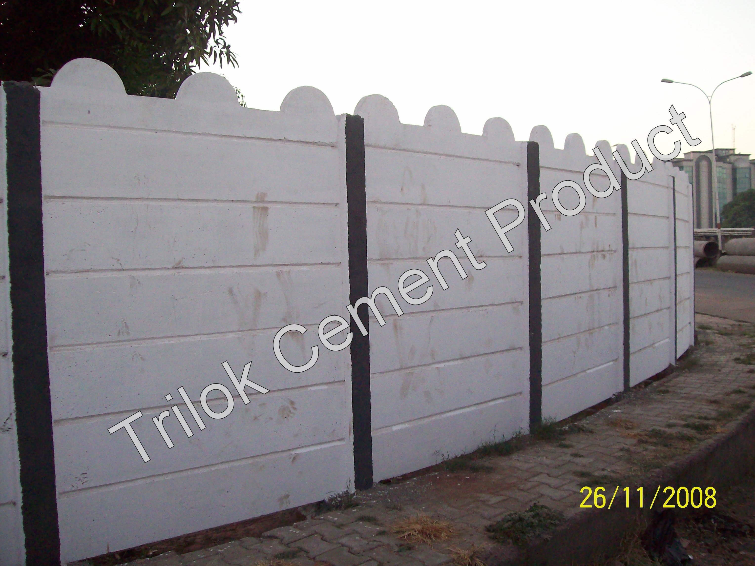 Rcc Pre Cast Pre Stressed Compound Wall - Custom Size Panels & Columns | Eco-friendly Cement And Sand Material, Painted Finish For Boundary Integrity