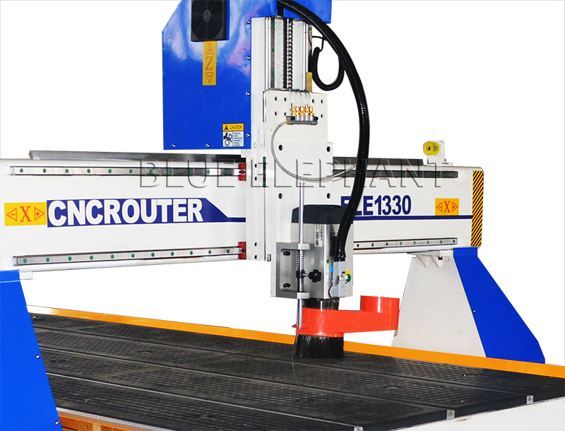 Vacuum Cleaning System 1330 Automatic Wood Cutting Machine , 3d Cnc Wood Router Machine , Cnc Router Cutter For Wood Cabinets Kfc Doors