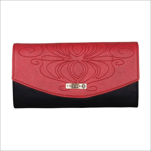 महिलाओं के लाल क्लच