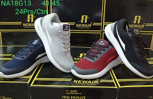 लाल और काले लड़कों के कैज़ुअल शूज़