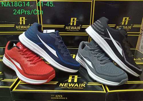 लाल और काले लड़कों के कैज़ुअल शूज़