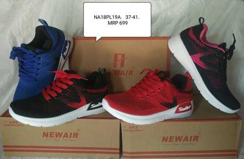 लाल और काले रंग की महिलाओं के आरामदायक जूते