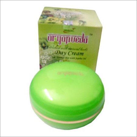 सामान्य त्वचा के लिए डे क्रीम