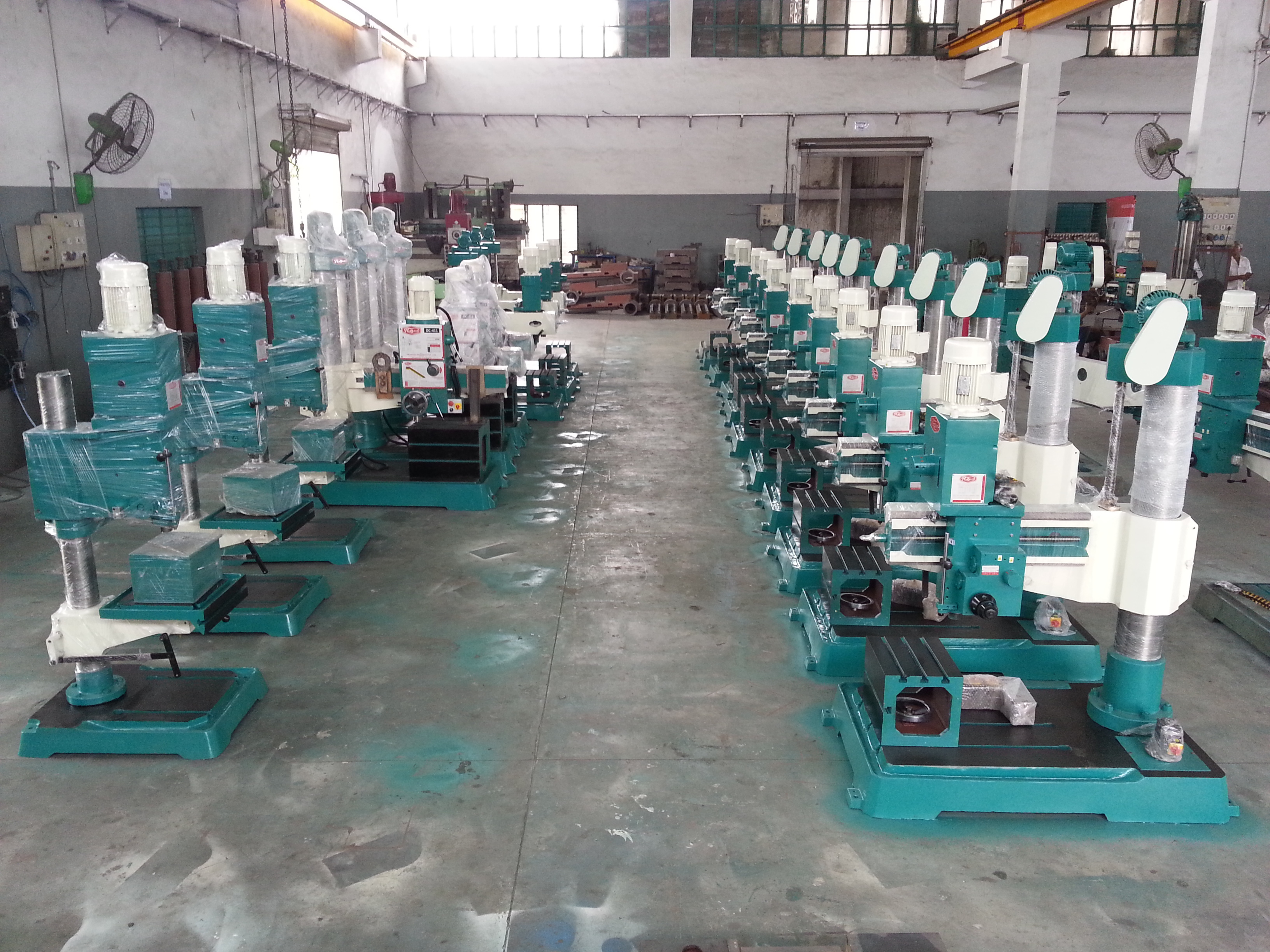 Autofeed Radial Drill Machine - 40 Mm Capacity, 300 X 300 X 385 Table Size, 2000w Power | Automatic Grade, 70-1225 Spindle Speed