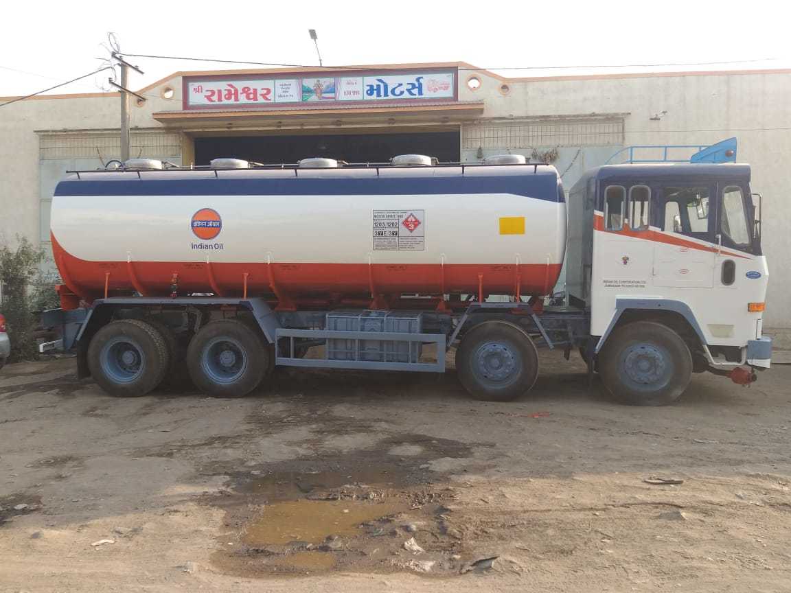 Truck Tanker - Stainless Steel, 16,000 Liters Capacity, 6x2 Axle, Cummins Isbe 260 Hp Engine, Zf Transmission, 10.5 Meters Long - High Capacity, Durable, Safety Features, Fuel Efficiency, Easy Maintenance