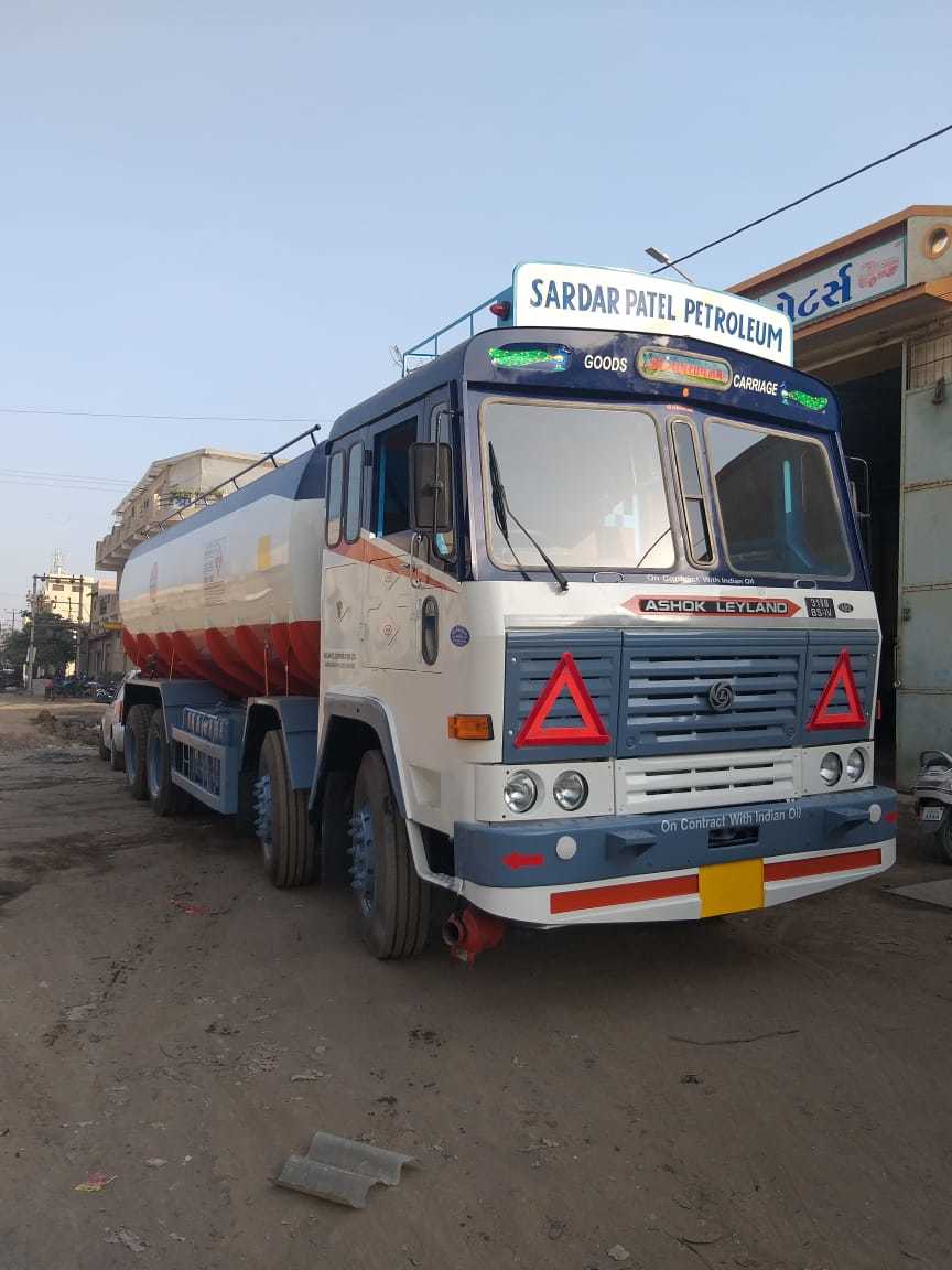 Truck Tanker - Stainless Steel, 16,000 Liters Capacity, 6x2 Axle, Cummins Isbe 260 Hp Engine, Zf Transmission, 10.5 Meters Long - High Capacity, Durable, Safety Features, Fuel Efficiency, Easy Maintenance