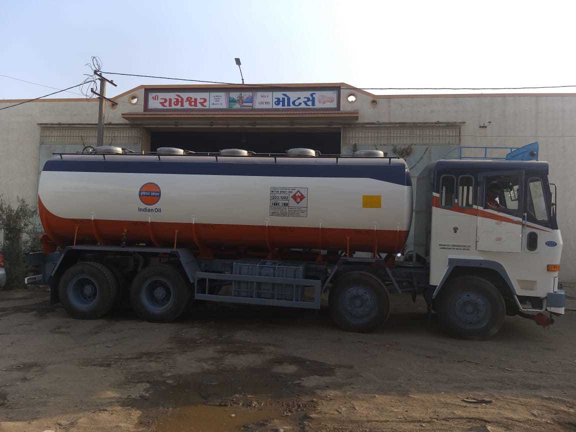 Truck Tanker - Stainless Steel, 16,000 Liters Capacity, 6x2 Axle, Cummins Isbe 260 Hp Engine, Zf Transmission, 10.5 Meters Long - High Capacity, Durable, Safety Features, Fuel Efficiency, Easy Maintenance