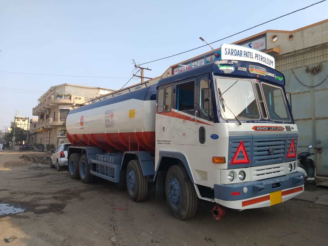 Truck Tanker - Stainless Steel, 16,000 Liters Capacity, 6x2 Axle, Cummins Isbe 260 Hp Engine, Zf Transmission, 10.5 Meters Long - High Capacity, Durable, Safety Features, Fuel Efficiency, Easy Maintenance