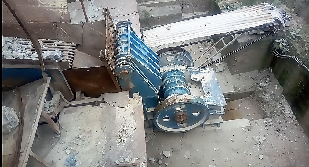 Cone Crusher - Dolomite, Granite, Stone, Limestone, Graphite, Slag, Iron Ore, Coal Crushing | Hydraulic Drive, Computerized, 1-year Warranty, Customizable Color, Manual Operation