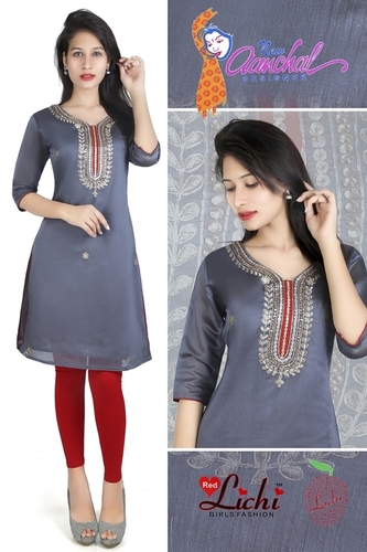 महिलाओं के रेशमी कुर्तियाँ