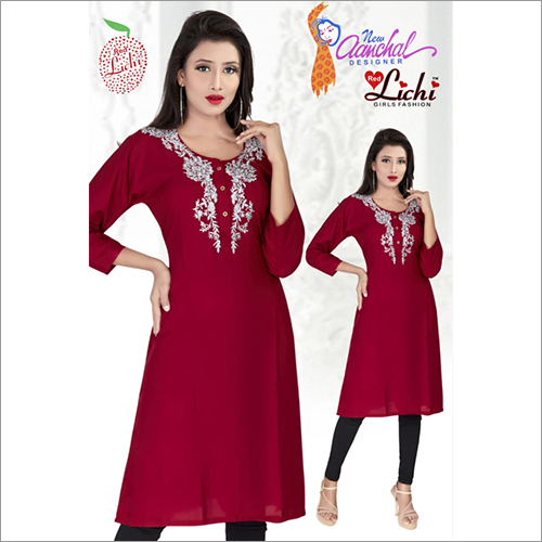 महिलाओं के छोटे कुर्तियाँ