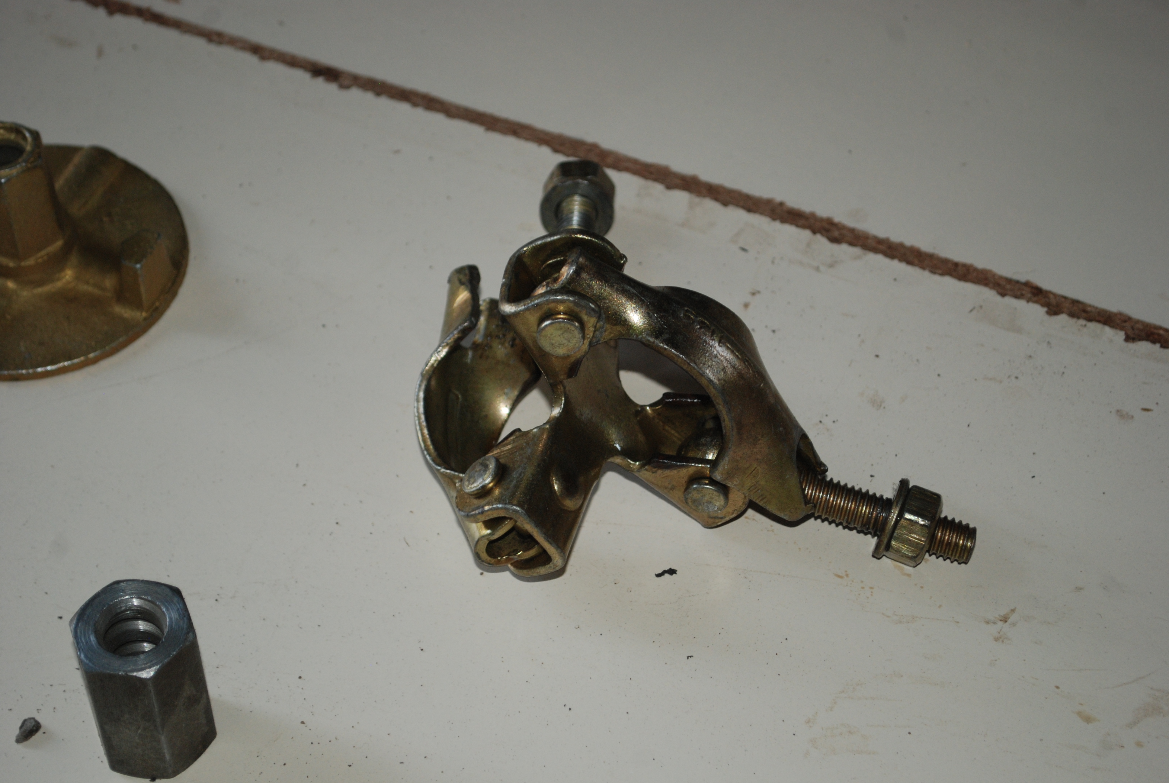 Sheet Metal Fix Coupler - 4mm Pressed Steel, 48.3mm X 48.3mm O.d., 40mm Nb Tube Connection, Electroplated Zinc, Rigid And Durable Design