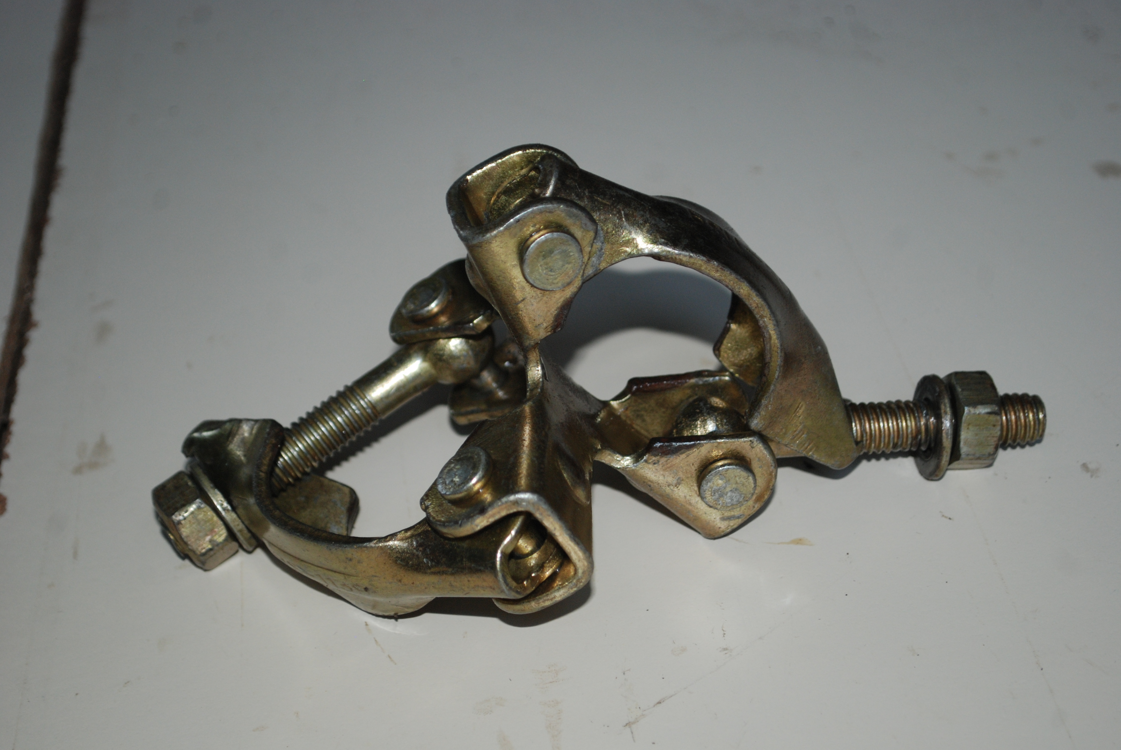 Sheet Metal Fix Coupler - 4mm Pressed Steel, 48.3mm X 48.3mm O.d., 40mm Nb Tube Connection, Electroplated Zinc, Rigid And Durable Design