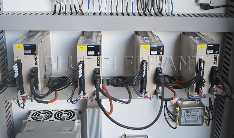 Cnc Router - 2100x4000x200mm Metal Build | 8-slots Carousel Tool Changer, High Precision, Low Energy Consumption, Vacuum Cleaning System