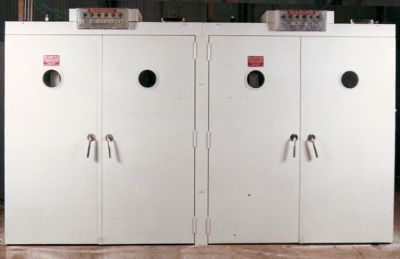 पोल्ट्री सेटर हैचर्स