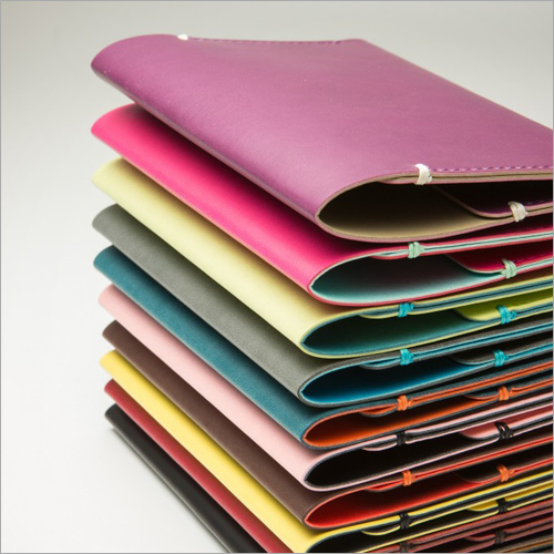 चमड़ा क्रेडिट कार्ड धारक