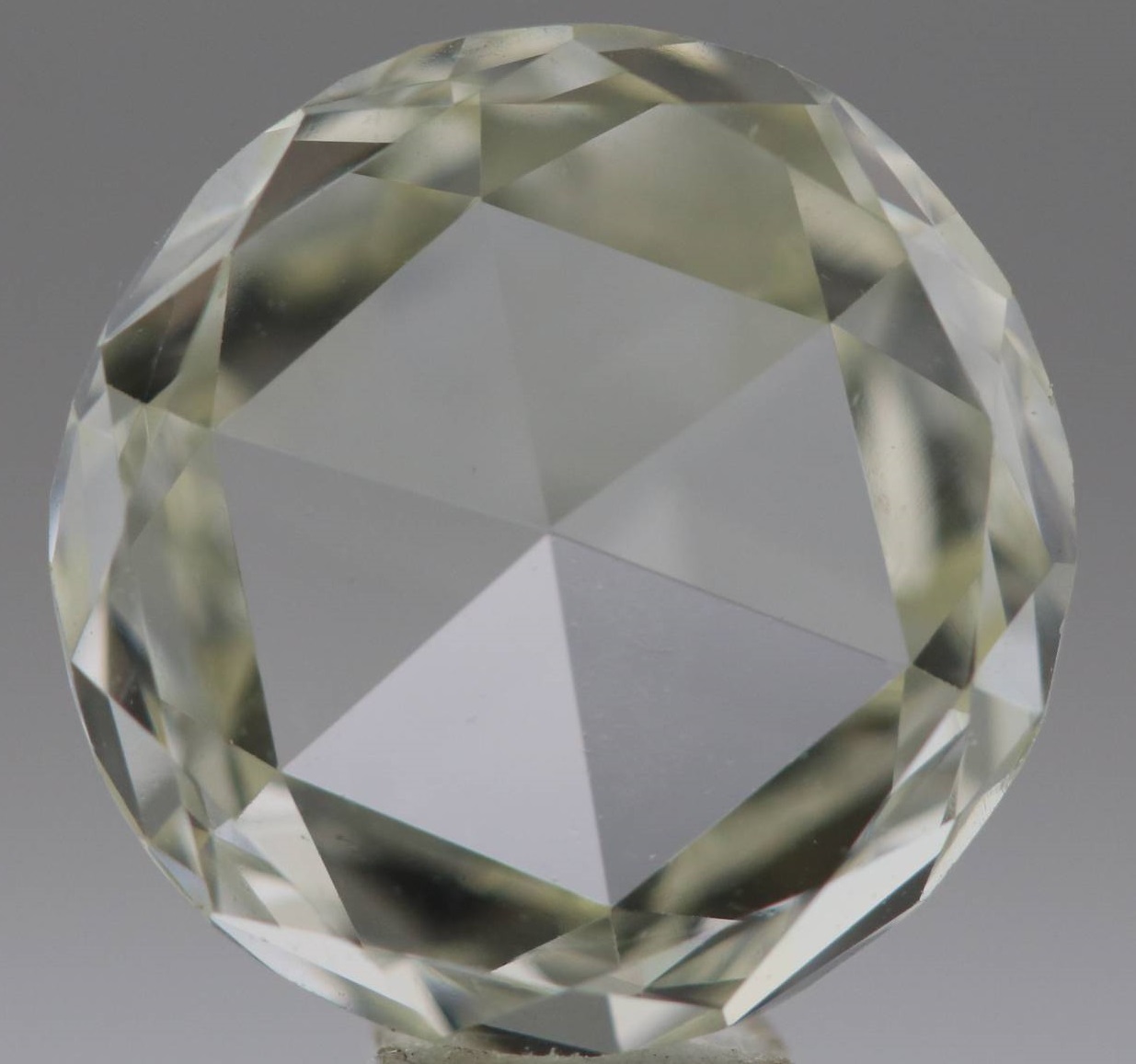 Rose Cut Diamond Diamond Carat: 2.00 Carat