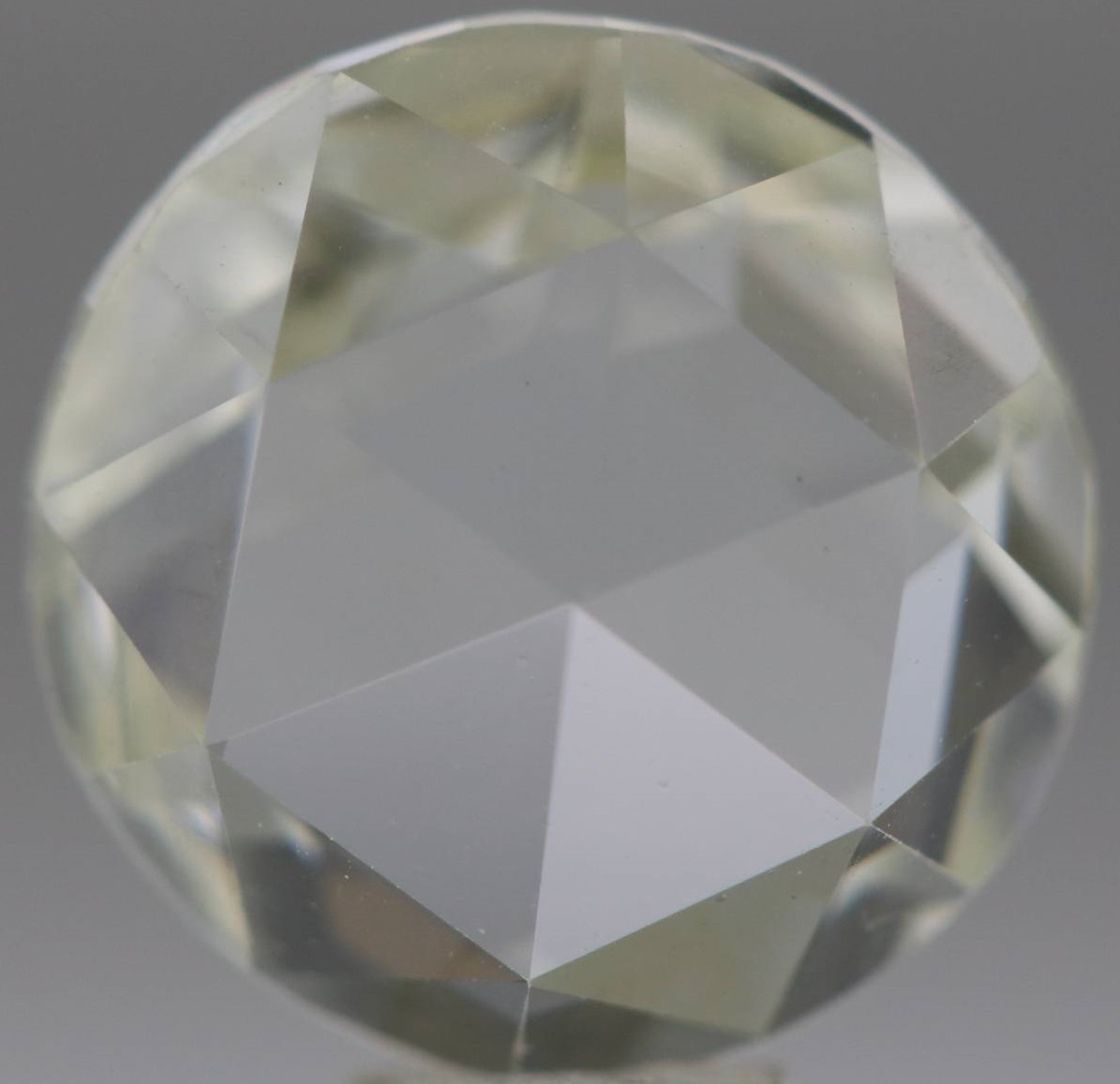 Rose Cut Diamond Diamond Carat: 2.00 Carat