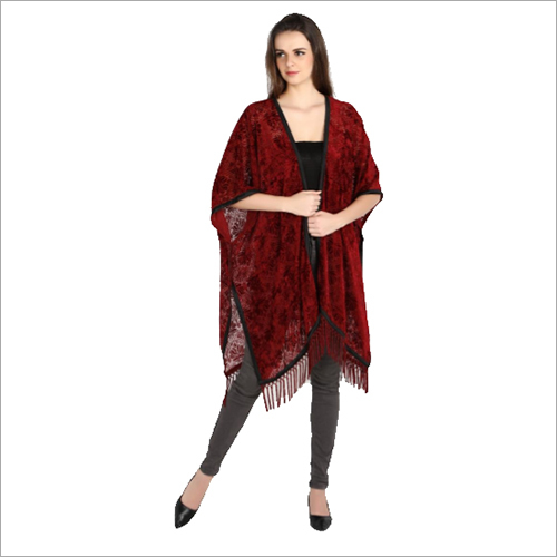 टैसल्स के साथ वेलवेट कवर अप