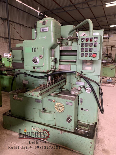 रैक कटिंग अटैचमेंट के साथ गियर शेपर