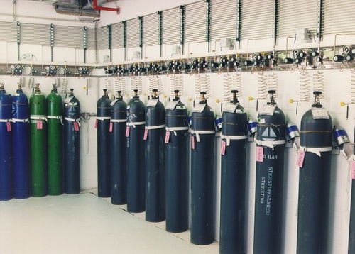 Black Gas Manifold Cylinder