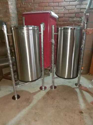 एसएस स्विंग बिन आवेदन: आउटडोर