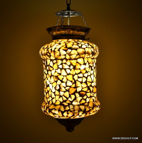येलो एंटीक शेप ग्लास सील हैंगिंग