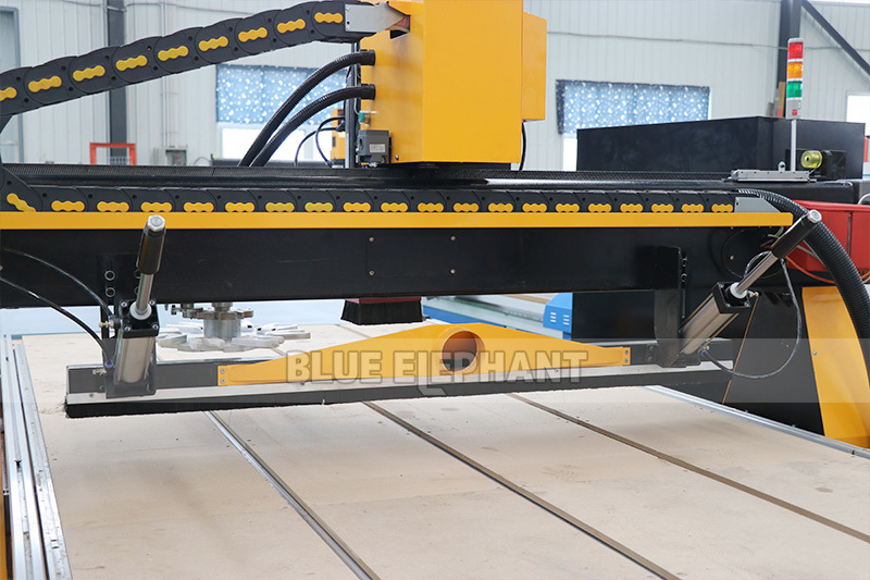 Vacuum Cleaning System Customized 1650 Atc Cnc Router Oscillating Knife Cutting Machine With Auto Feeding Platform For Acrylic Plate