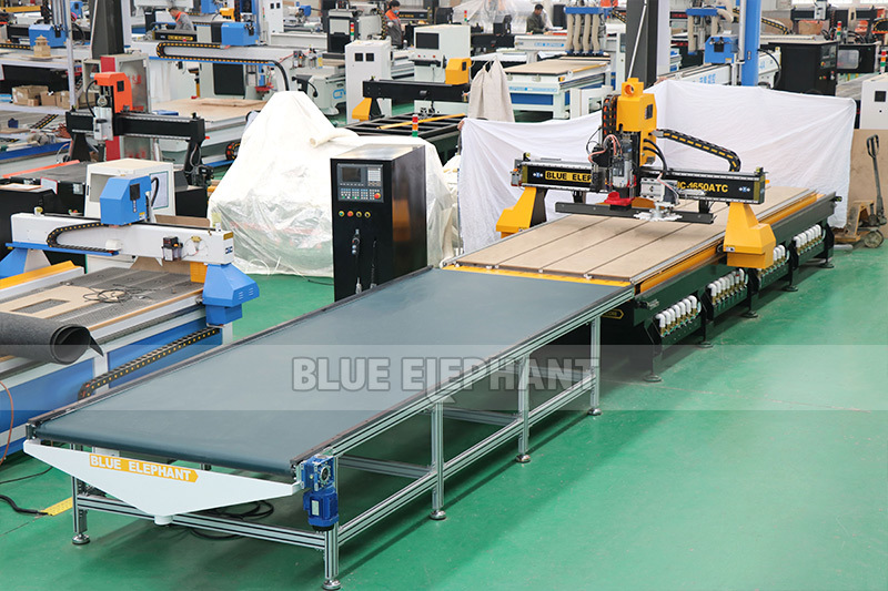 Vacuum Cleaning System Customized 1650 Atc Cnc Router Oscillating Knife Cutting Machine With Auto Feeding Platform For Acrylic Plate