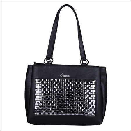 चाटाई ब्लैक हैंडबैग