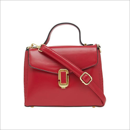 महिलाओं के लाल चमड़े के हैंडबैग