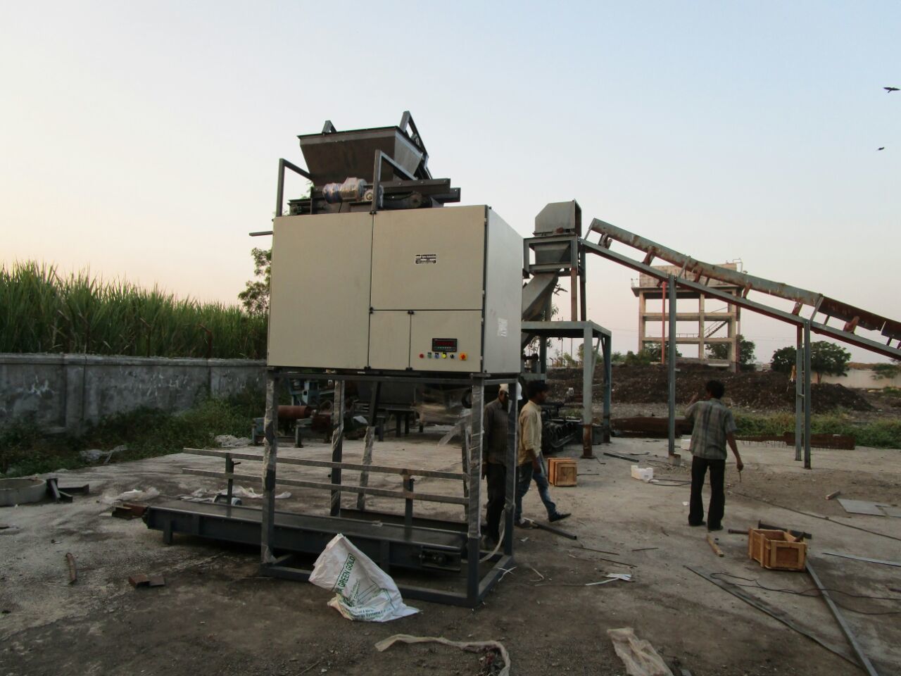 Npk Fertilizer Packing Machine - Automatic Grade: Semi-automatic