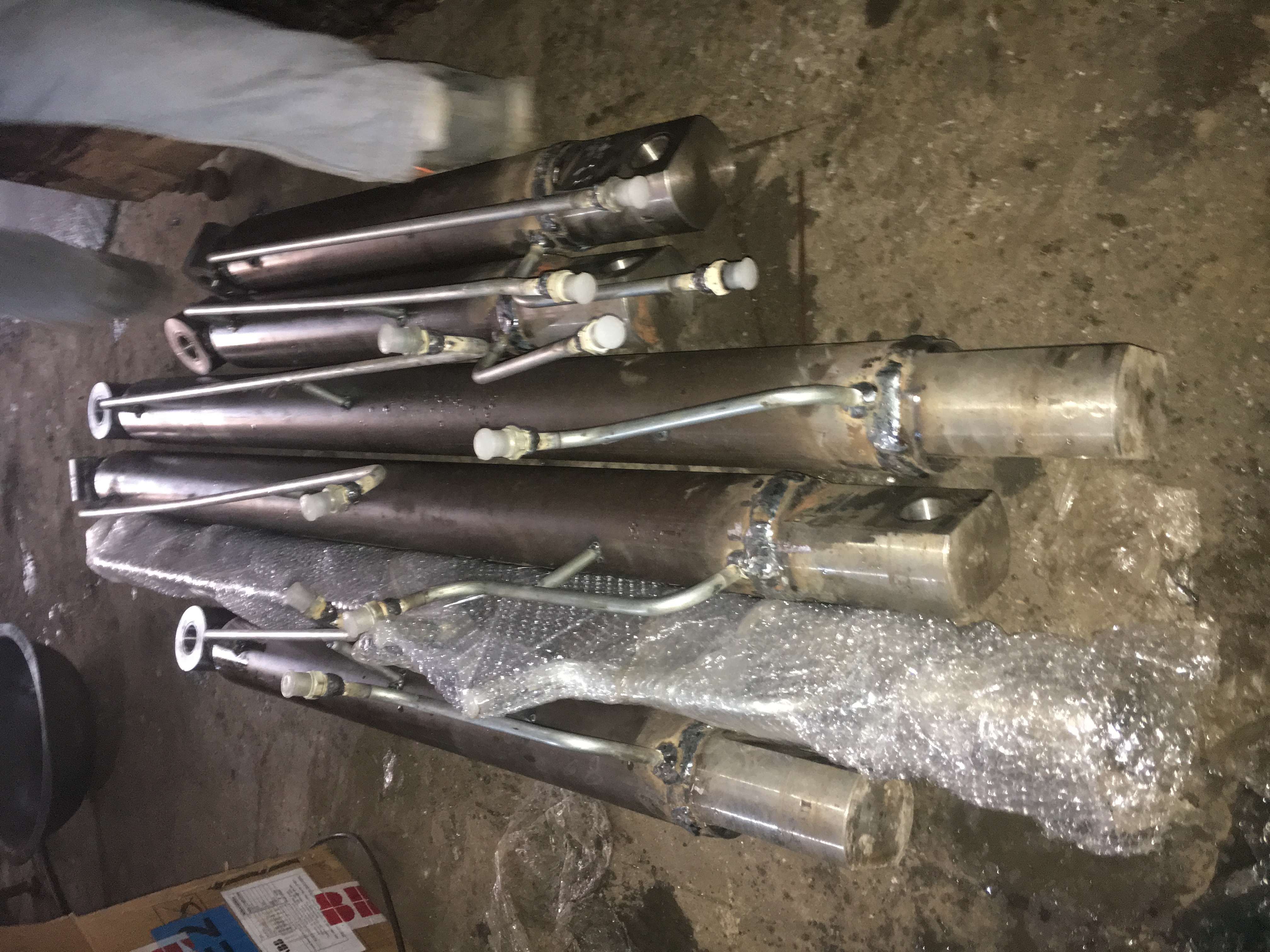 Hydraulic Cylinder - Durable Alloy Steel, High Pressure Capacity, Compact Design, Efficient Performance