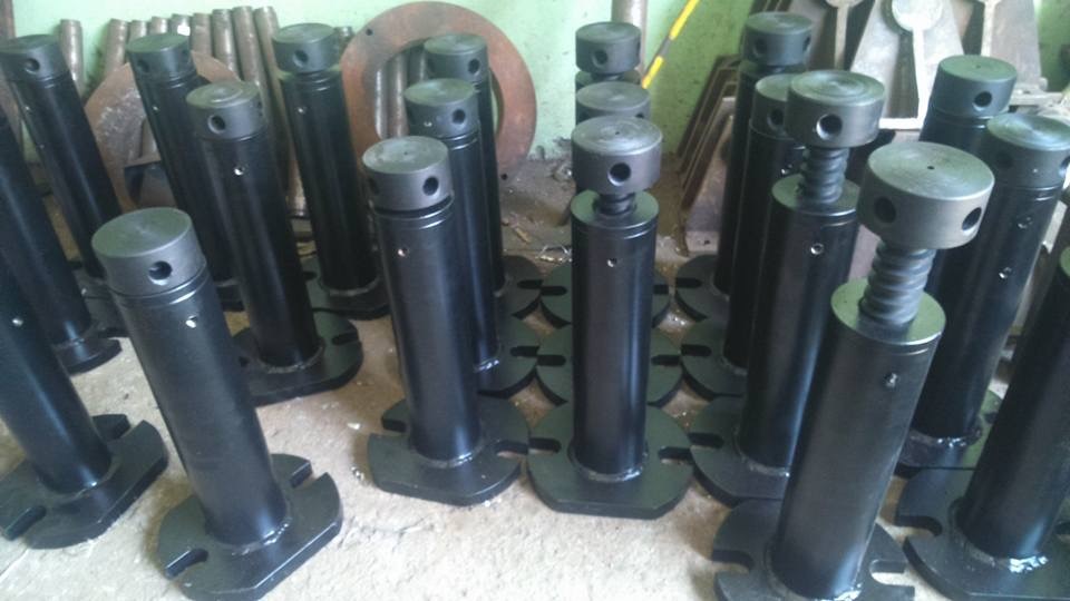 Hydraulic Cylinder - Durable Alloy Steel, High Pressure Capacity, Compact Design, Efficient Performance