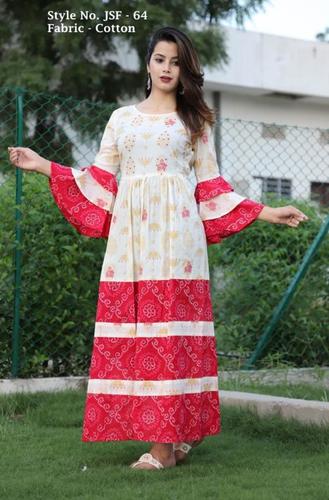 महिलाओं की कढ़ाई वाली फैंसी कुर्तियां