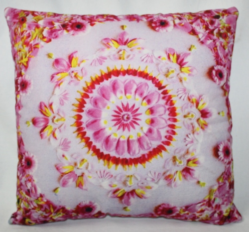 गुलाबी फूल प्रिंटेड कुशन कवर